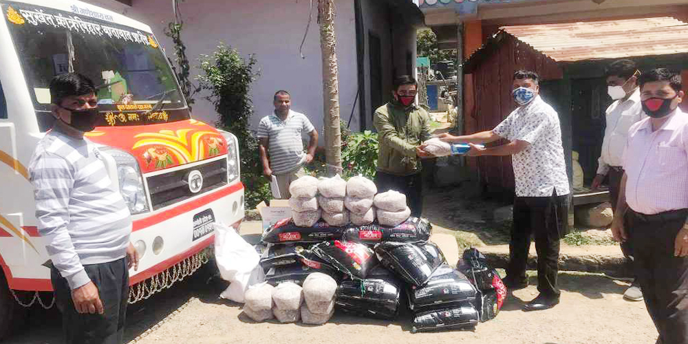 प्रहरीलाई सहयाेग