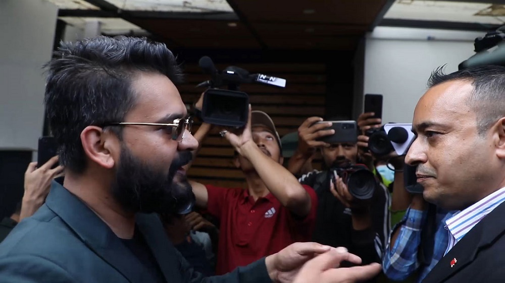 बालेनले थर्काएपछि अल्फाबिटाका घरधनीको प्रश्न- मेयर हो कि डन ?